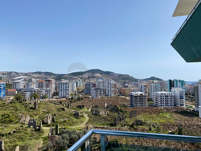 Drei-Zimmer-Penthouse in einer Wohnanlage mit Infrastruktur