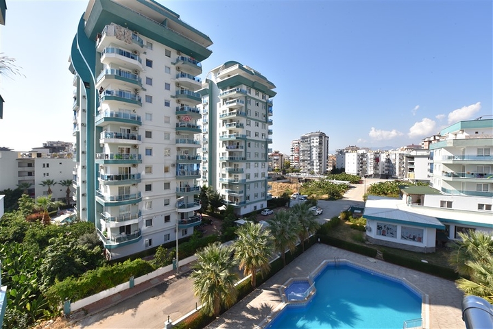 Drei-Zimmer-Penthouse in einer Wohnanlage mit Infrastruktur