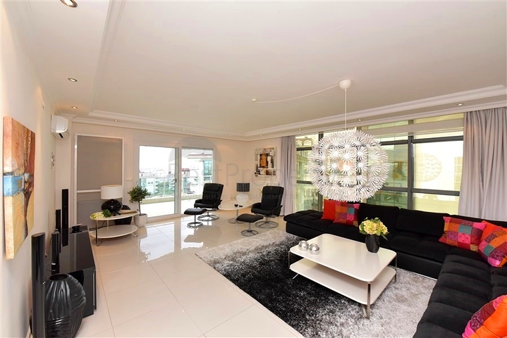 7+1 Wohnung mit separater Küche in der Gegend von Dschikjili