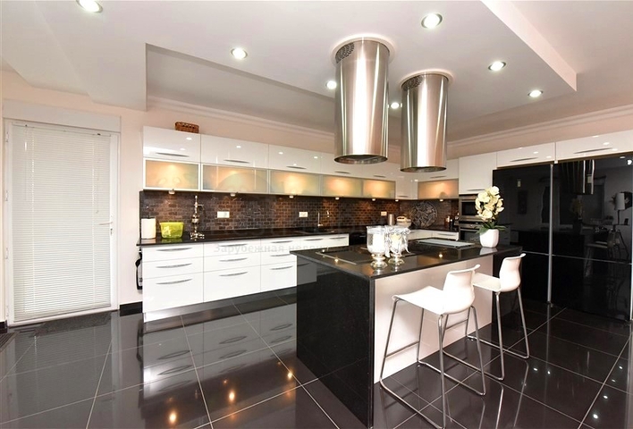 7+1 Wohnung mit separater Küche in der Gegend von Dschikjili