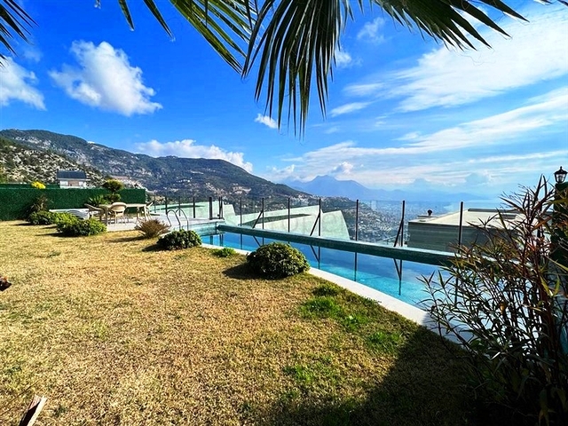 5+1-Villa mit herrlichem Blick auf Alanya