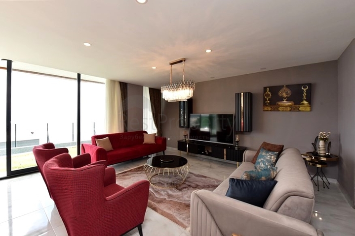 Dreistöckige Villa mit 5+1 Grundriss im Herzen von Alanya