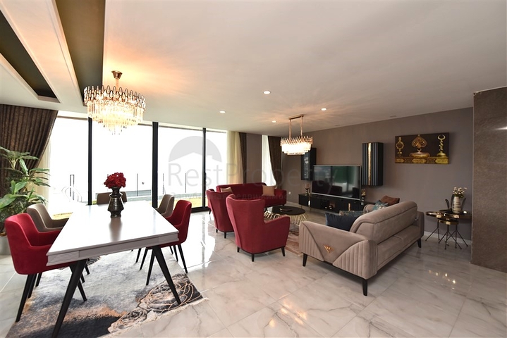 Dreistöckige Villa mit 5+1 Grundriss im Herzen von Alanya