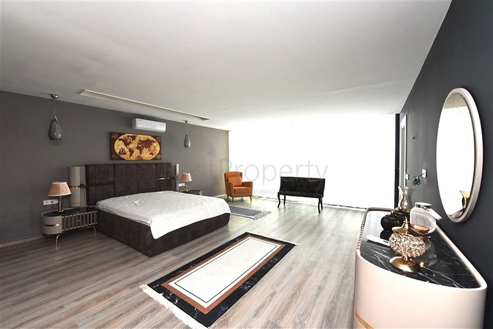 Dreistöckige Villa mit 5+1 Grundriss im Herzen von Alanya