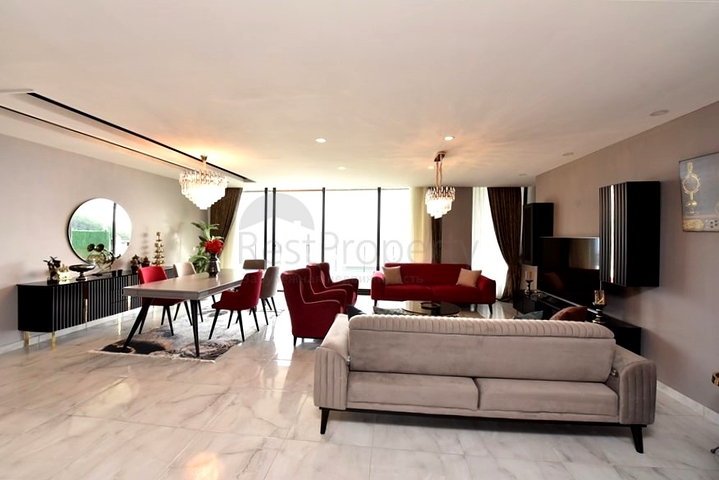 Dreistöckige Villa mit 5+1 Grundriss im Herzen von Alanya