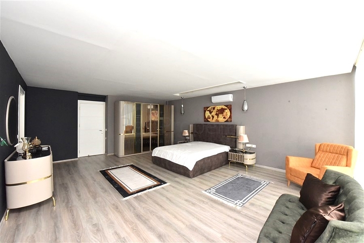 Dreistöckige Villa mit 5+1 Grundriss im Herzen von Alanya