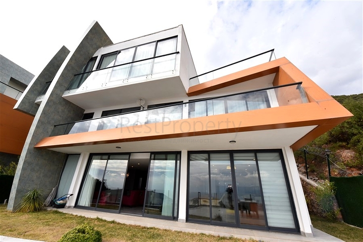 Dreistöckige Villa mit 5+1 Grundriss im Herzen von Alanya