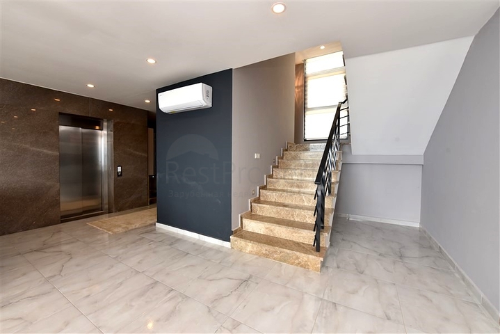 Dreistöckige Villa mit 5+1 Grundriss im Herzen von Alanya