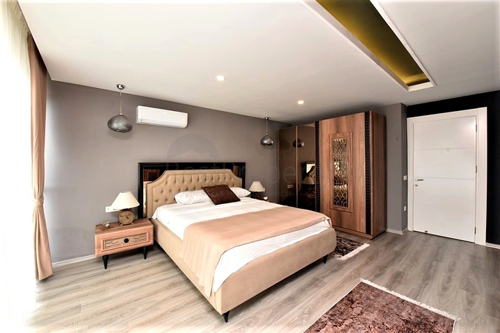 Dreistöckige Villa mit 5+1 Grundriss im Herzen von Alanya