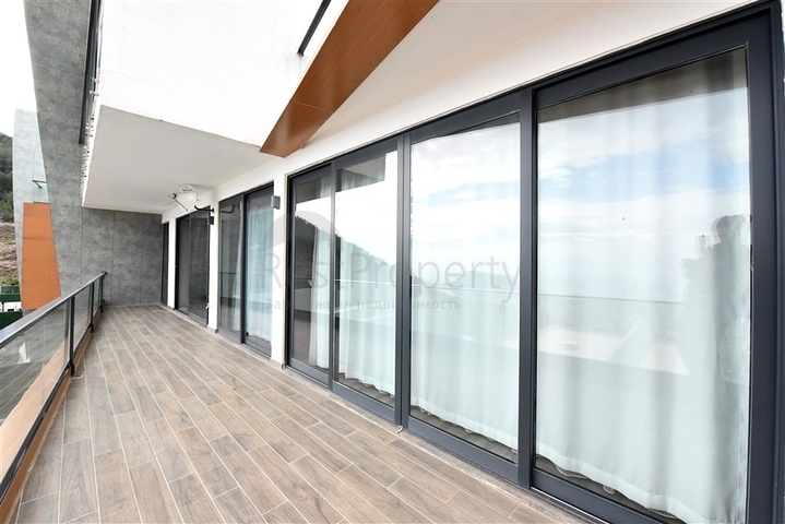 Dreistöckige Villa mit 5+1 Grundriss im Herzen von Alanya