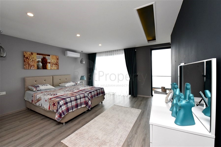 Dreistöckige Villa mit 5+1 Grundriss im Herzen von Alanya