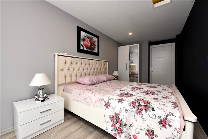 Dreistöckige Villa mit 5+1 Grundriss im Herzen von Alanya