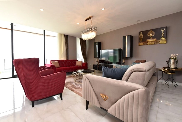 Dreistöckige Villa mit 5+1 Grundriss im Herzen von Alanya