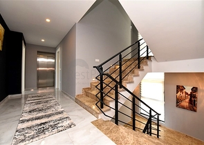 Dreistöckige Villa mit 5+1 Grundriss im Herzen von Alanya