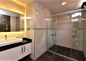 Dreistöckige Villa mit 5+1 Grundriss im Herzen von Alanya