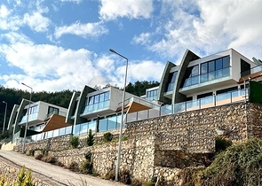 Dreistöckige Villa mit 5+1 Grundriss im Herzen von Alanya