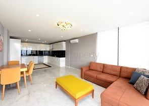 Dreistöckige Villa mit 5+1 Grundriss im Herzen von Alanya