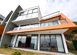 Dreistöckige Villa mit 5+1 Grundriss im Herzen von Alanya