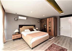 Dreistöckige Villa mit 5+1 Grundriss im Herzen von Alanya