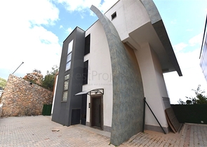 Dreistöckige Villa mit 5+1 Grundriss im Herzen von Alanya