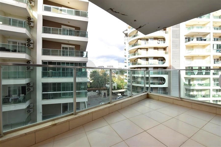Geräumige 1+1-Wohnung in einem Komplex mit Hotelinfrastruktur Geräumige 1+1-Wohnung in einem Komplex mit Hotelinfrastruktur