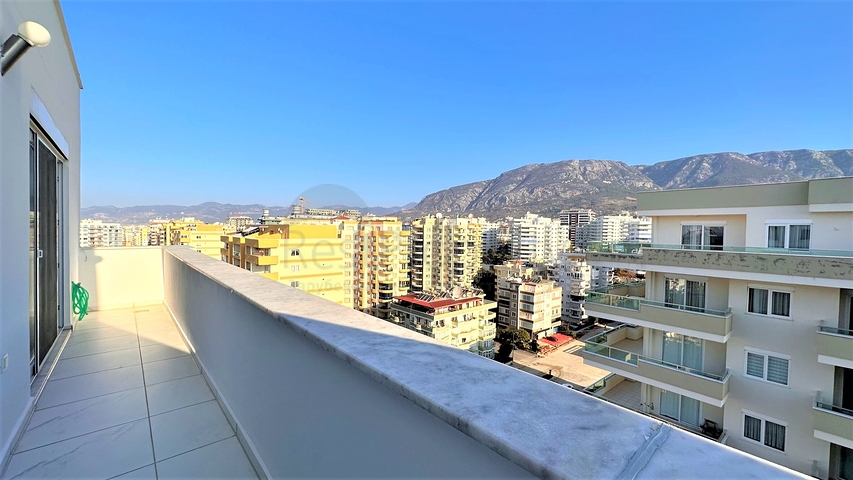 2+1 Penthouse im Zentrum von Mahmutlar mit Blick auf die Berge 