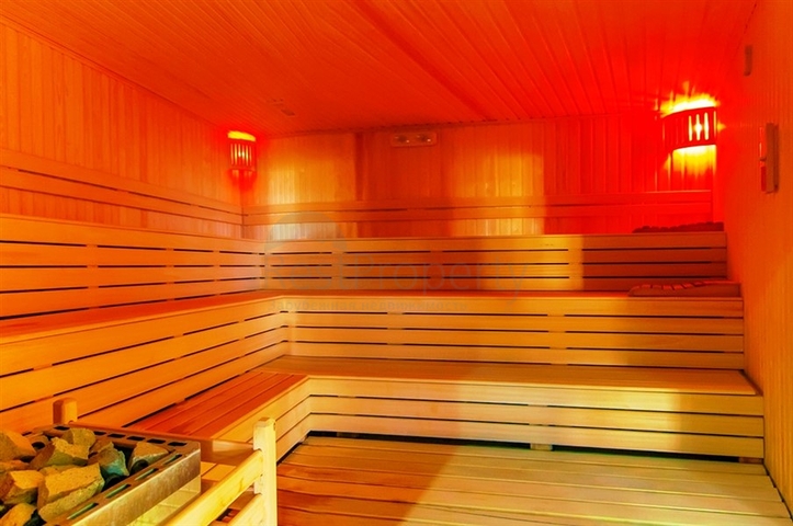 Dreizimmerwohnung mit Designermöbeln im Stadtteil Kestel