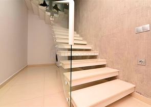 Dreizimmerwohnung mit Designermöbeln im Stadtteil Kestel