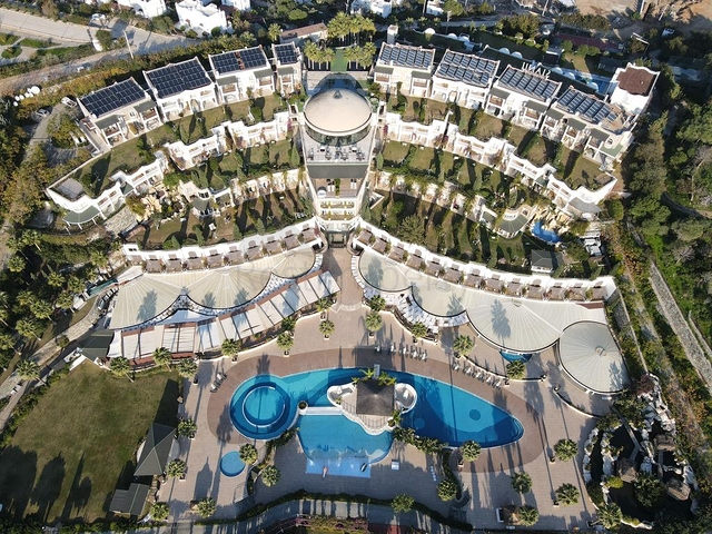 Luxuriöse Residenzen an der ersten Küste