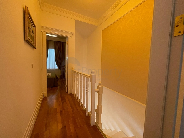 Luxuriöse Residenzen an der ersten Küste