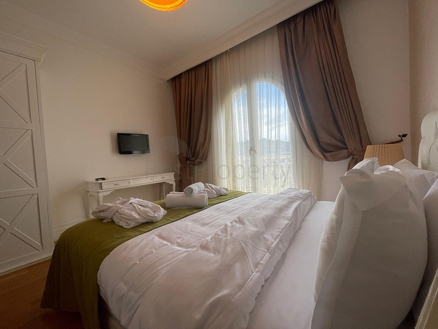 Luxuriöse Residenzen an der ersten Küste