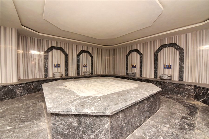 Möblierte Wohnung mit einem Schlafzimmer in einem Komplex in einem Kiefernwald