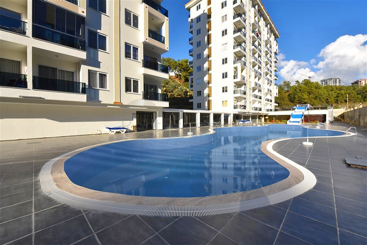 Möblierte Wohnung mit einem Schlafzimmer in einem Komplex in einem Kiefernwald