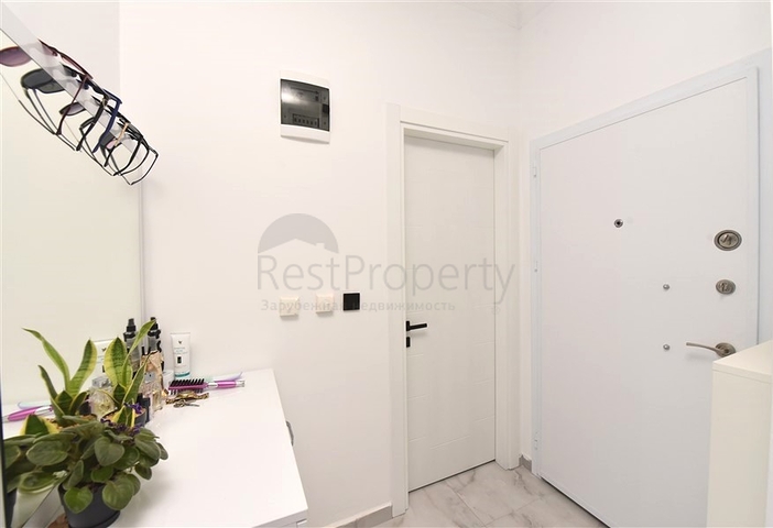 Möblierte Wohnung mit einem Schlafzimmer in einem Komplex in einem Kiefernwald