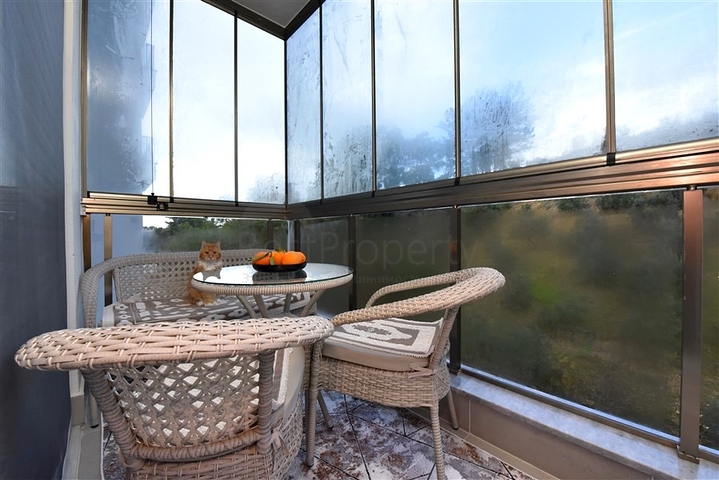 Möblierte Wohnung mit einem Schlafzimmer in einem Komplex in einem Kiefernwald