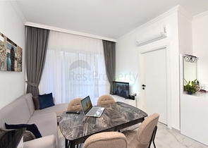 Möblierte Wohnung mit einem Schlafzimmer in einem Komplex in einem Kiefernwald