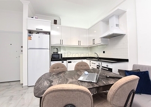 Möblierte Wohnung mit einem Schlafzimmer in einem Komplex in einem Kiefernwald