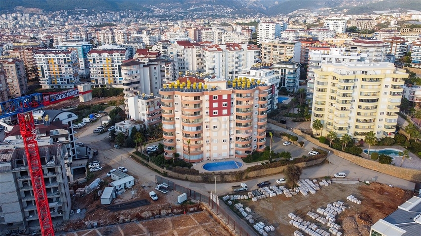 Schicke Wohnung mit Blick auf das Meer und die Festung im Stadtteil Tosmur          