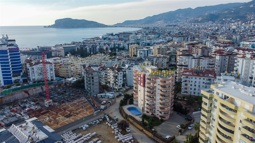 Schicke Wohnung mit Blick auf das Meer und die Festung im Stadtteil Tosmur          