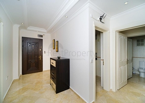 Schicke Wohnung mit Blick auf das Meer und die Festung im Stadtteil Tosmur          