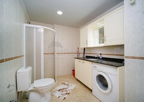 Schicke Wohnung mit Blick auf das Meer und die Festung im Stadtteil Tosmur          