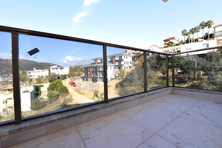 3+1 Penthouse in Gazipaşa mit Meerblick