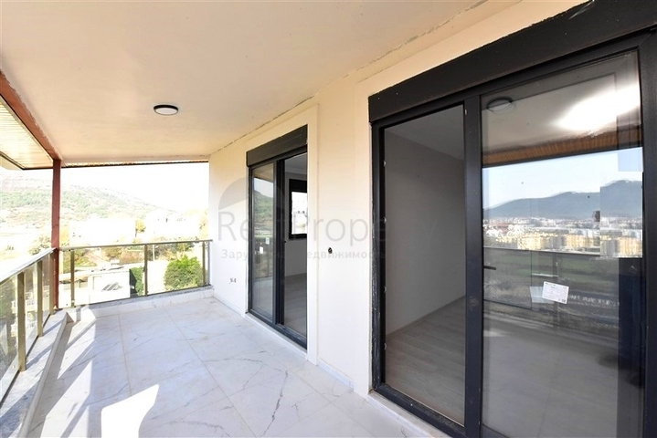 3+1 Penthouse in Gazipaşa mit Meerblick