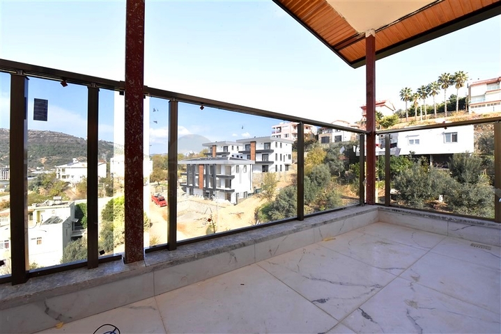 3+1 Penthouse in Gazipaşa mit Meerblick
