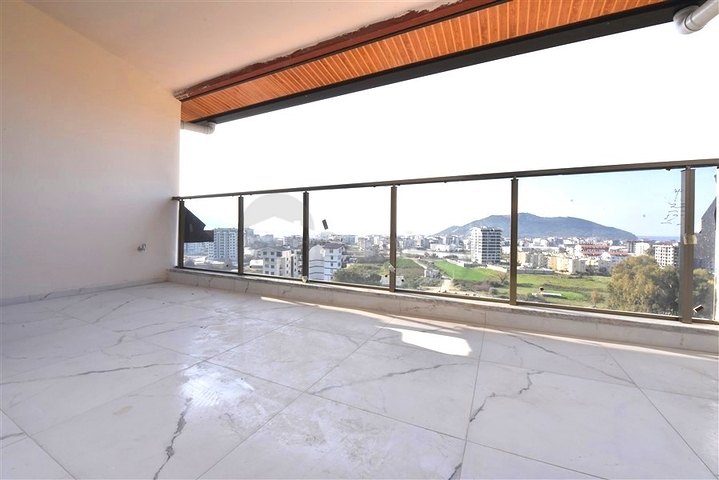 2+1 Penthouse mit Bergblick in Gazipaşa