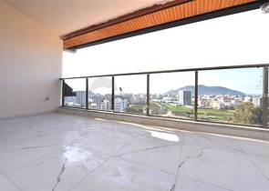 2+1 Penthouse mit Bergblick in Gazipaşa