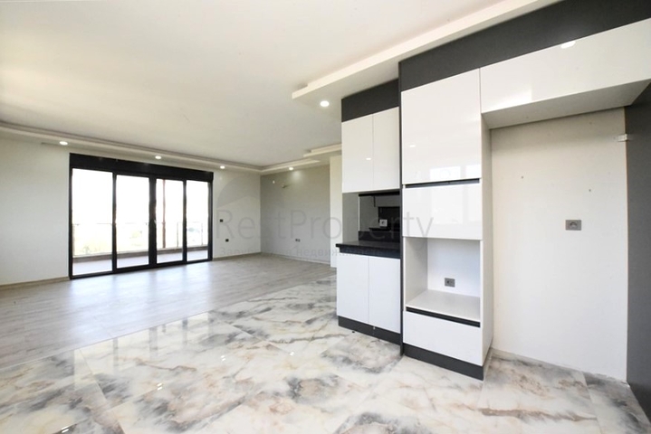 Geräumiges 4+2 Penthouse im Stadtteil Gazipasa