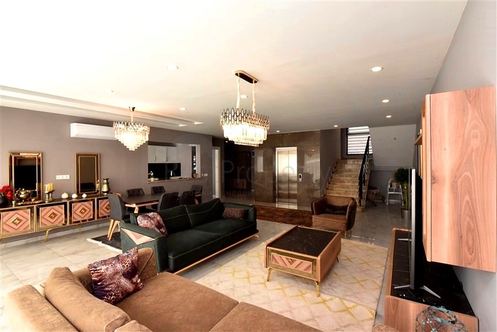 Schicke möblierte Villa mit 5+1 Grundriss im Zentrum von Alanya