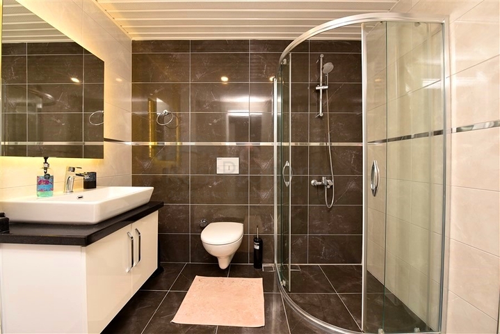 Schicke möblierte Villa mit 5+1 Grundriss im Zentrum von Alanya