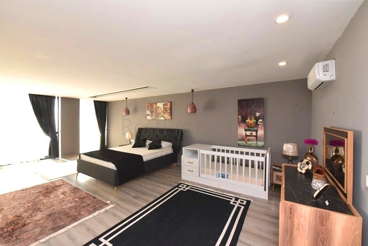 Schicke möblierte Villa mit 5+1 Grundriss im Zentrum von Alanya